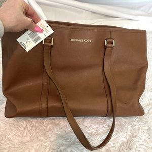 MICHEAL KORS BAG BROWN WITH WEAR AND TEAR ON THE STRAPS